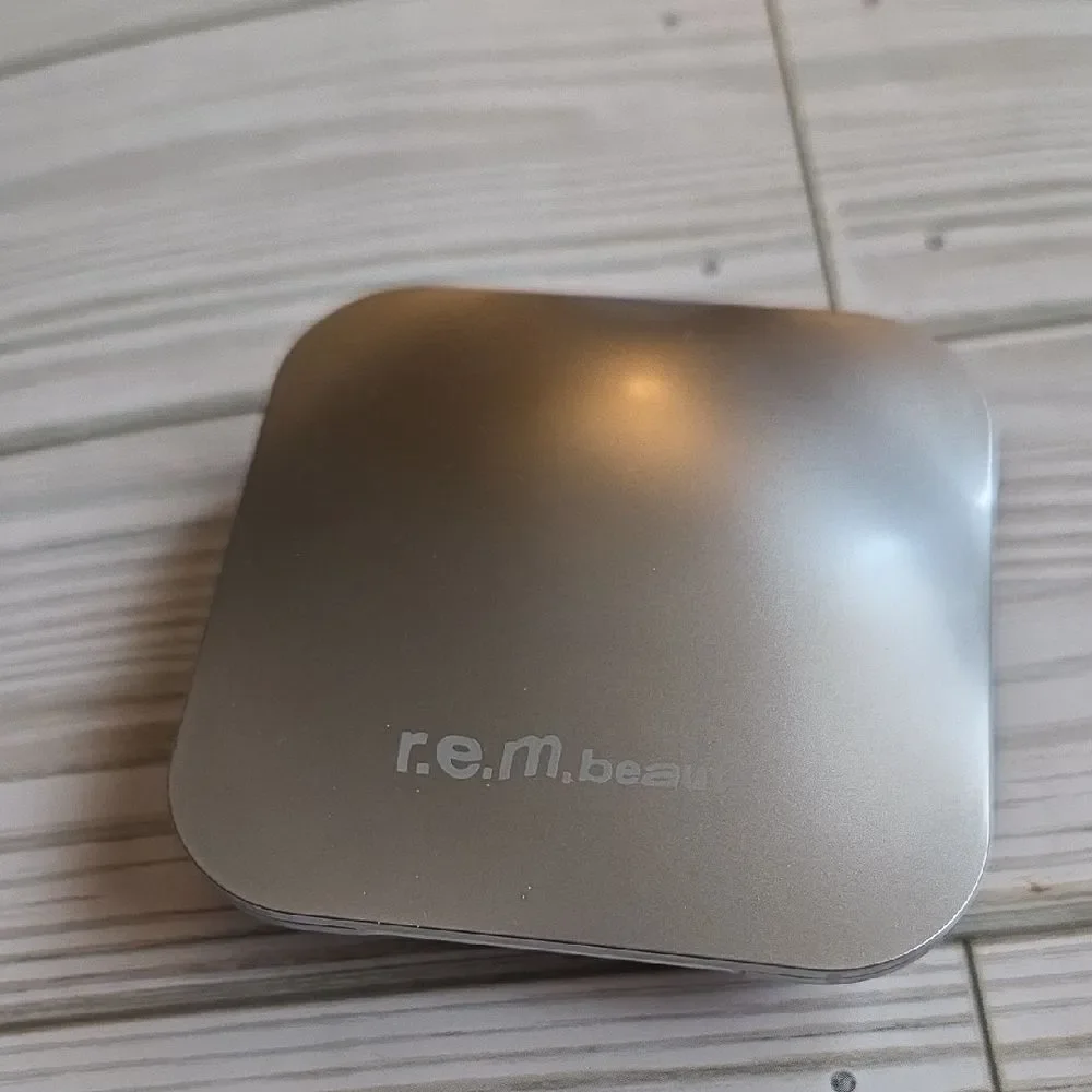 R.E.M. Beauty Hypernova Satin Matte Bronzer - Send 2 Voicemail